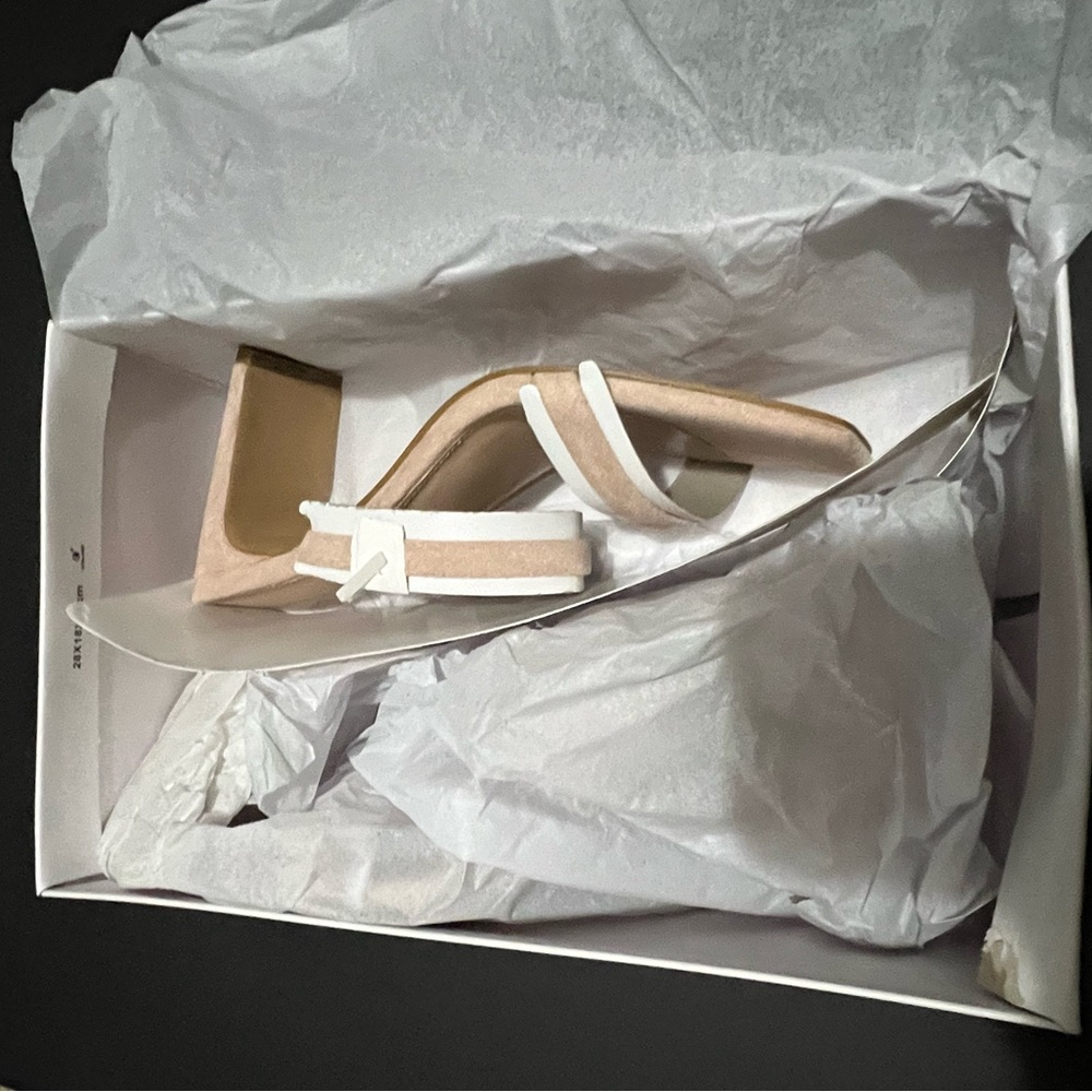 Chic Nude Heeled Sandals - Picture 5 of 7